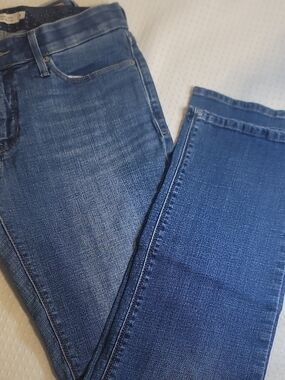 Women's Classic Midwash Blue Jeans